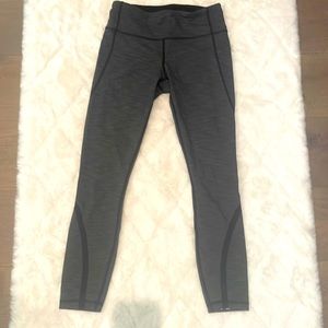 Lululemon size 4 gray and black 7/8 length pants